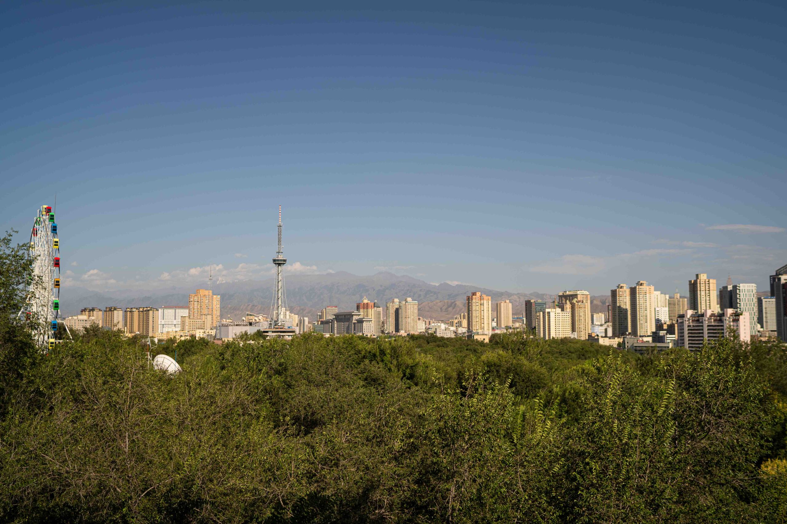 Vue panoramique, Red Hill, Ürümqi, Xinjiang @helene_decaestecker